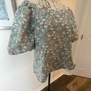 SWEET SLIGHTLY CROPPED FLORAL PUFF SLEEVE BLOUSE